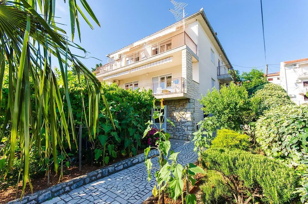 Apartments Daria Selce
