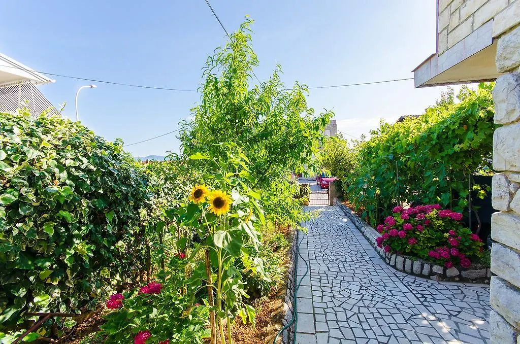 Apartments Daria Selce
