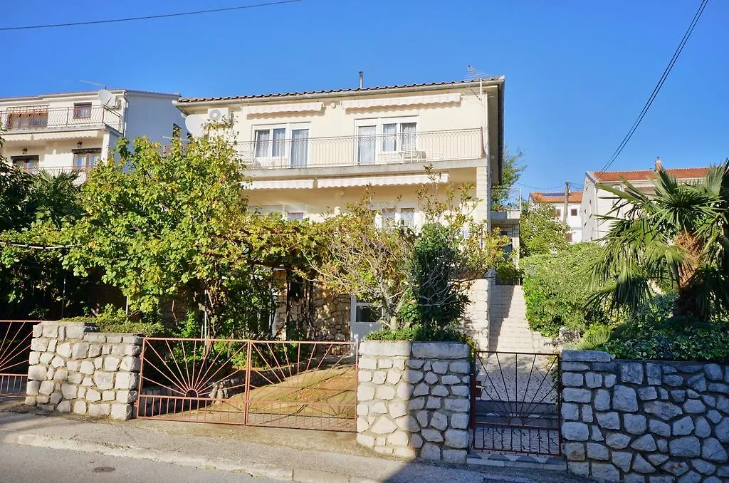 Apartments Daria Selce