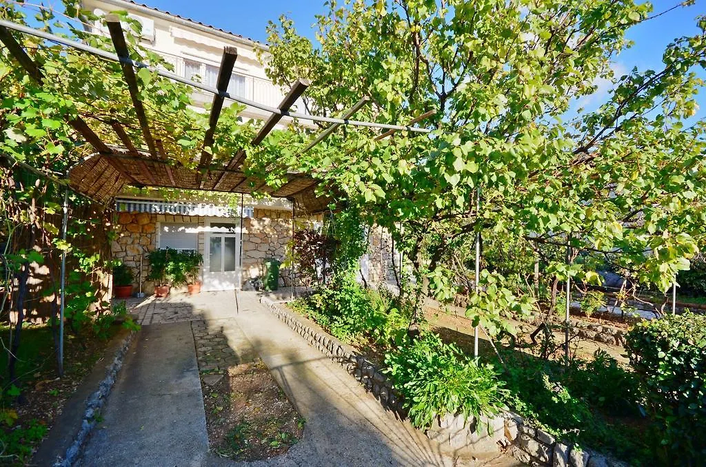 Apartments Daria Selce