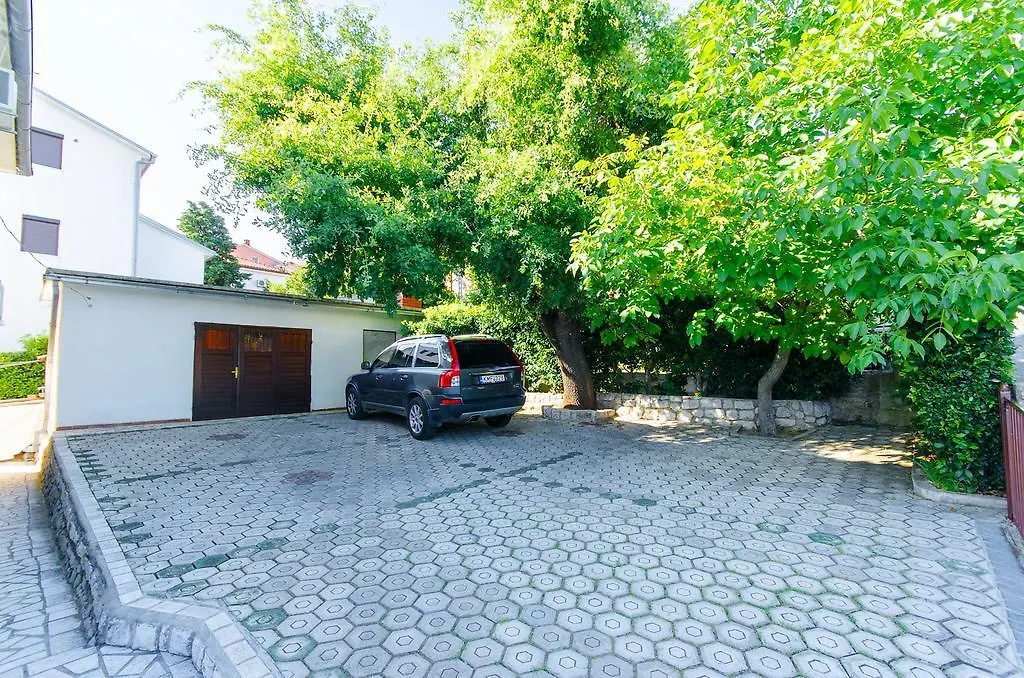Apartments Daria Selce 0*,