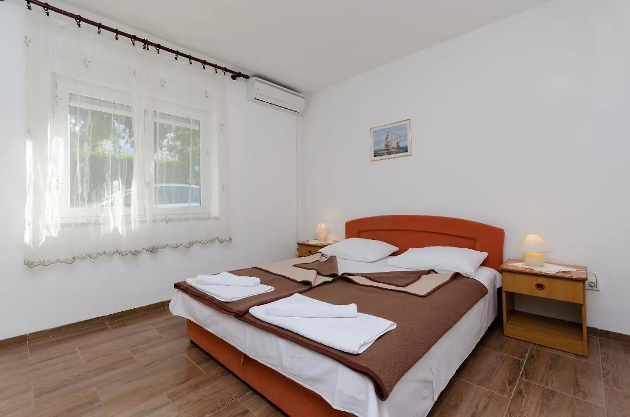 Apartments Daria Selce