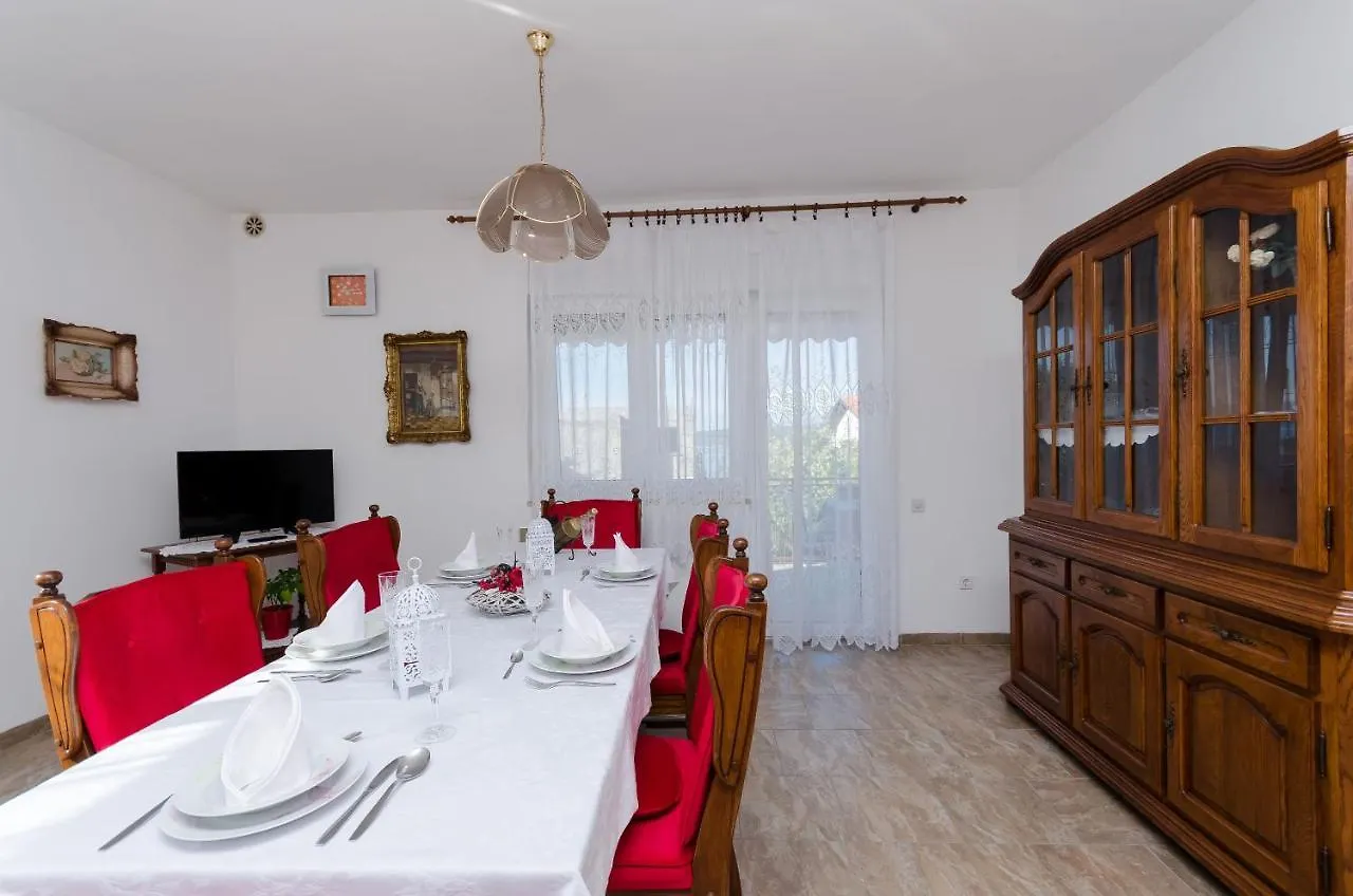 Apartments Daria Selce