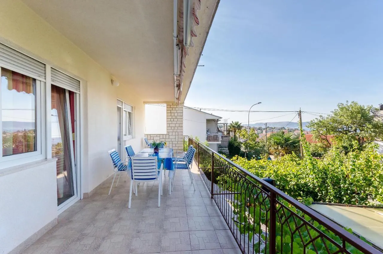 Apartments Daria Selce