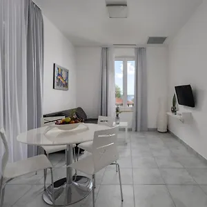  Apartman Apartments Club Vala