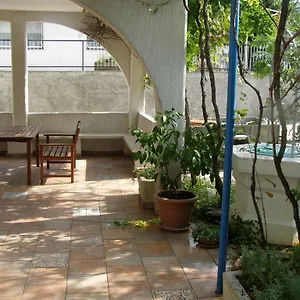 2* Gostinjska kuća House Kaic